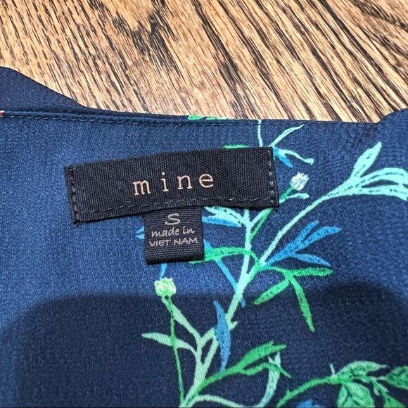MINE Navy Blue Floral Lace-up-Front Blouse with Cap Sleeve size Small - Picture 5 of 5